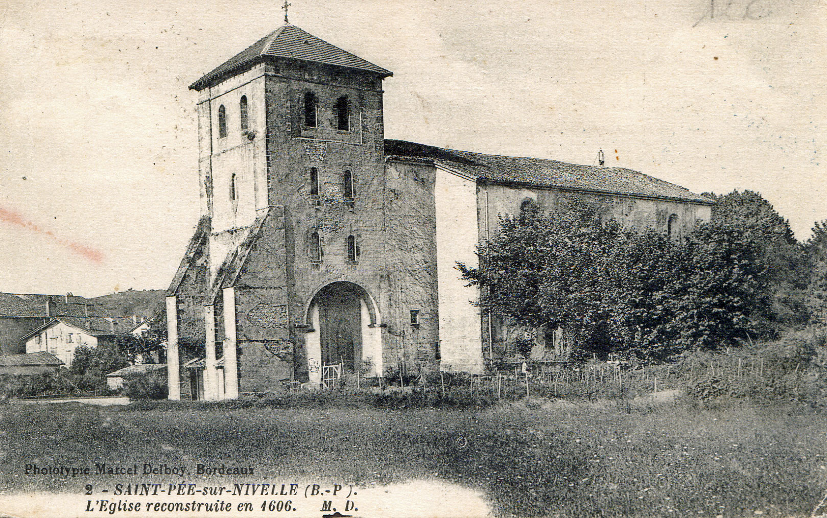 Eglise St Pierre du Bourg