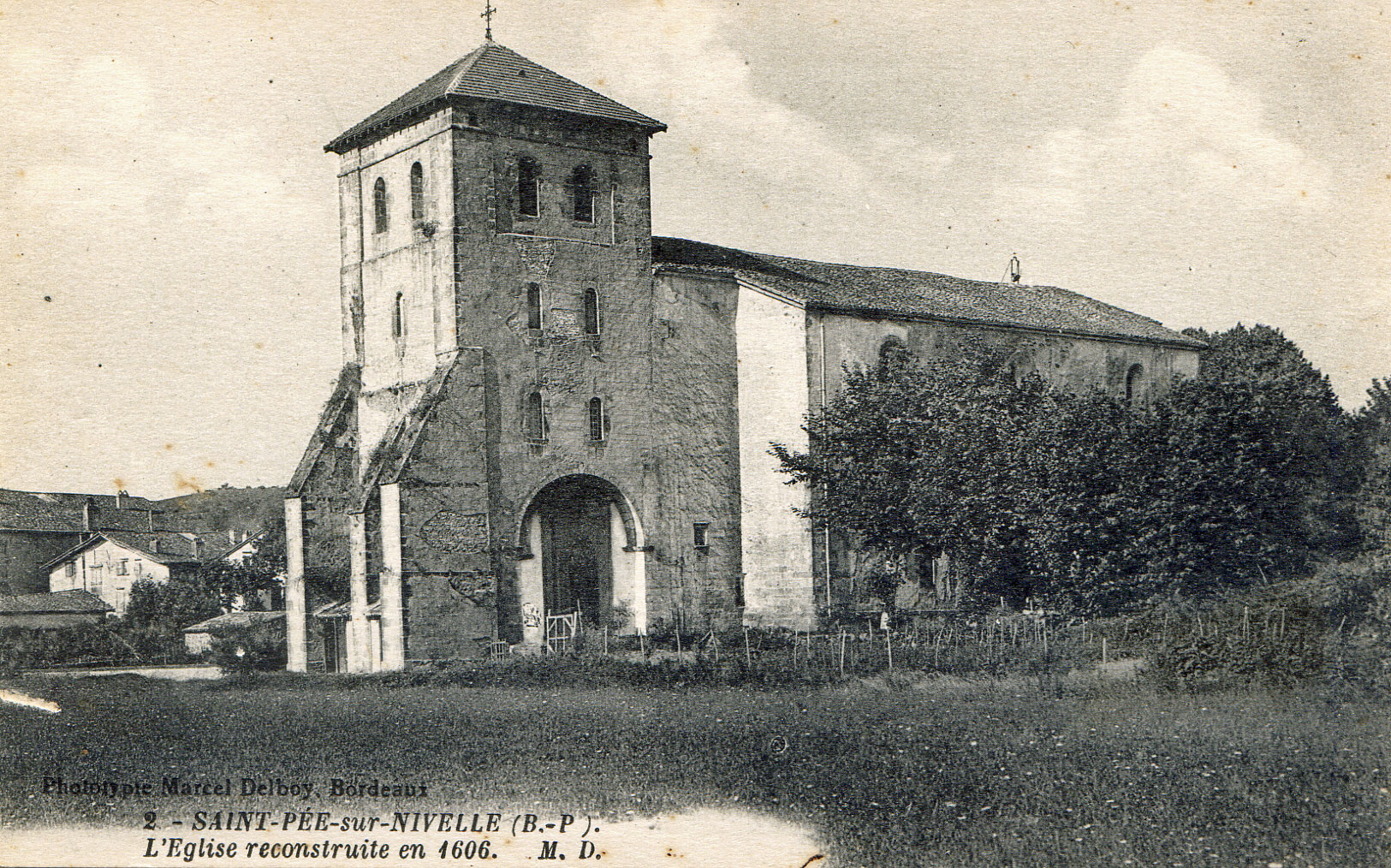 Eglise St Pierre du Bourg