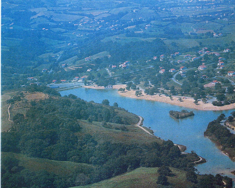 Dans le quartier du lac de Saint-Pée-sur-Nivelle
