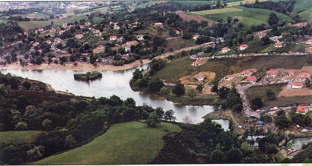  Dans le quartier du lac de Saint-Pée-sur-Nivelle